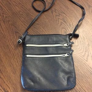 Crossbody black purse. LOTS of pockets